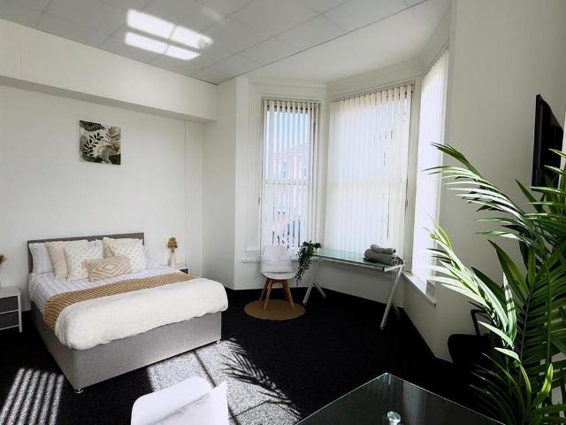 Ensuite Rooms 232 Spring Bank, Hull 1 bed in a house share to rent £646 pcm £149 pw