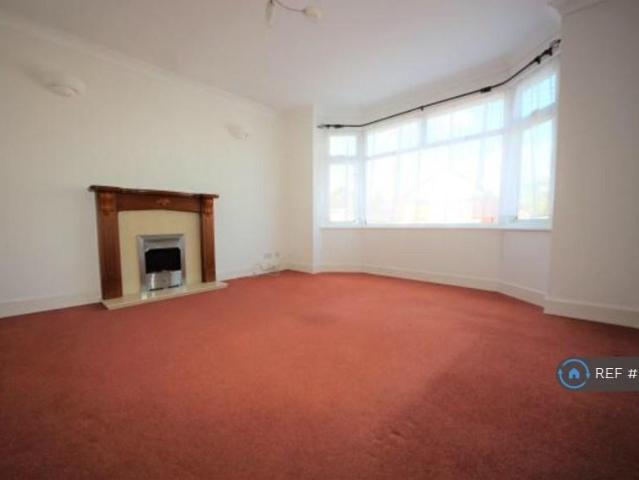 Ensbury Avenue, Bournemouth, BH10 2 bed flat to rent £1,195 pcm £276 pw