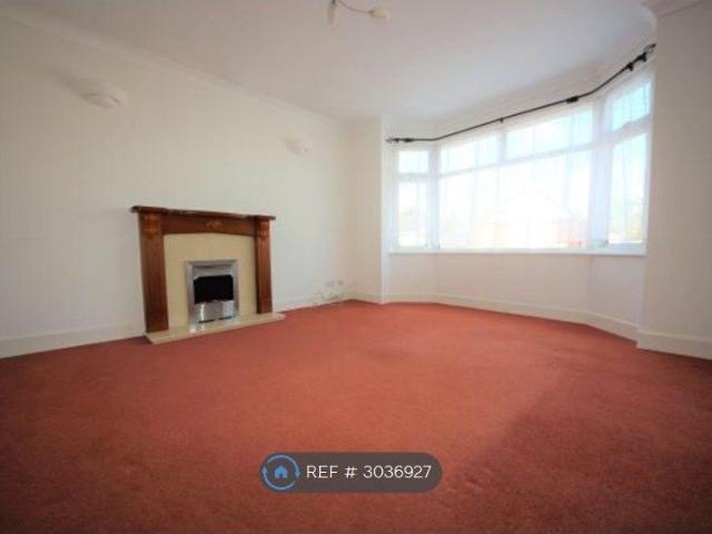 Ensbury Avenue, Bournemouth BH10, 2 bed flat to rent, £1,195 pcm | PrimeLocation