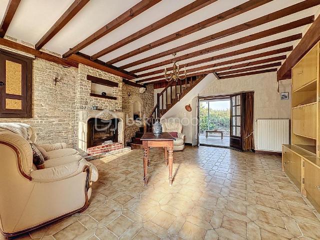 Ensemble 295m² habitables + 3 garages + piscine 60m² + salle de réception 95m² + espace sauna et hammam