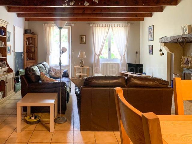 Ensemble de 2 maisons avec dépendances et terrain 155m² Chef Boutonne