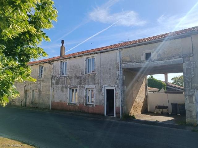 Ensemble de 2 Maisons avec Jardin et Dépendances 106m² Brettes