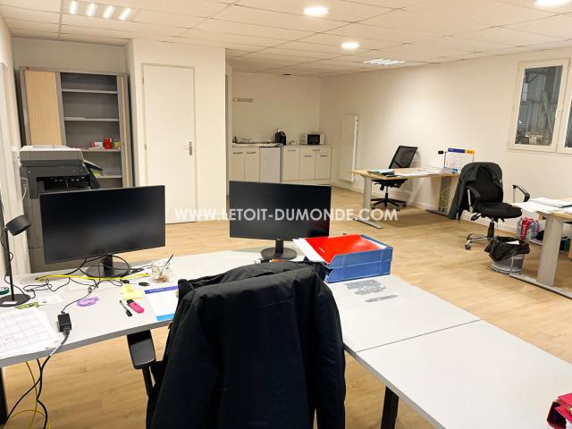 Ensemble de 2 locaux récents de 420 m² sur un terrain de 700. 420m² Coulounieix Chamiers