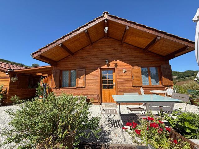 Ensemble de 3 chalets en bois, site de villégiature avec pis. 112m² Dausse