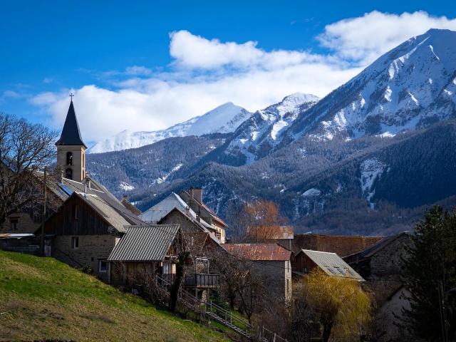 Ensemble de 3 gîtes touristiques à vendre – Chabottes, Hautes Alpes, France
