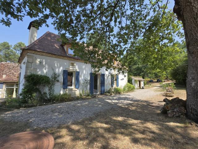Ensemble de 3 habitations sur un parc de 2ha76 avec étang!