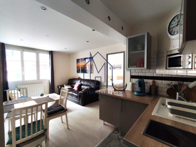 ENSEMBLE DE TROIS APPARTEMENTS PROCHES DU PORT ET COMMERCES