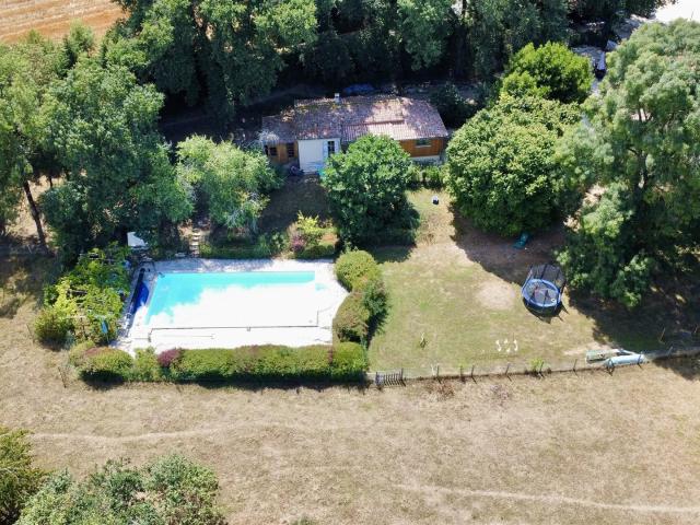 Ensemble de trois maisons avec piscine et terrain 356m² Castéra Verduzan