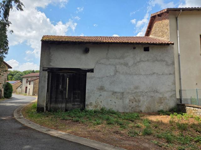 Ensemble de bâtiments à rénover et terrain sur la commune de St Martin Terressus