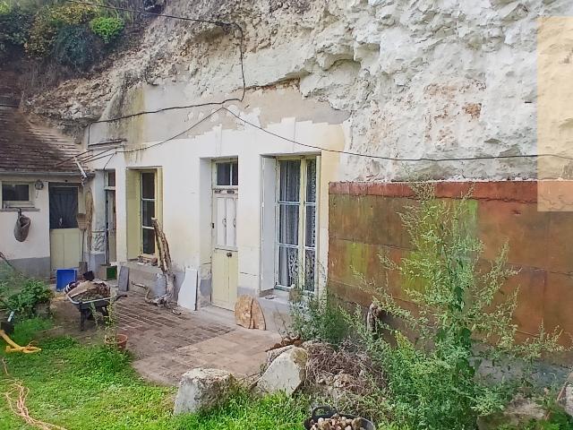 ENSEMBLE DE CAVES TROGLODYTES