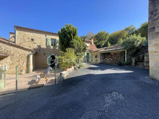 Ensemble de cinq maisons toutes louées