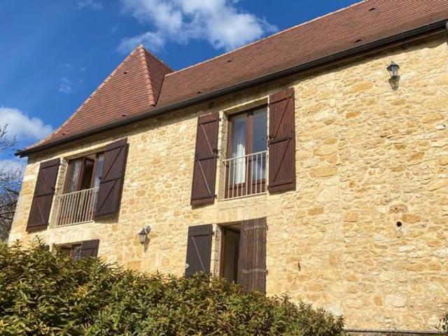 Ensemble de deux maisons anciennes avec vue