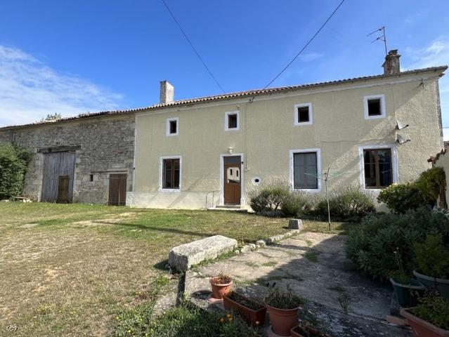 Ensemble de Deux Maisons Anciennes Proche Chef Boutonne 254m² La Chapelle Pouilloux