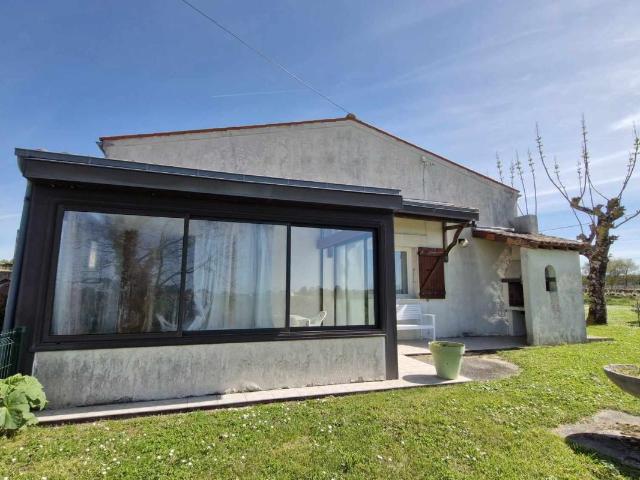 Ensemble de deux maisons, garage, terrain 1424 m2, aperçu es