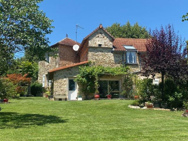 Ensemble de deux maisons en pierre rénovées Ste Croix