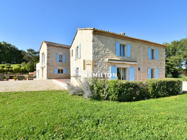 ENSEMBLE DE DEUX MAISONS INDEPENDANTES AVEC VUE DEGAGEE SUR 1.5 Ha DE TERRAIN AVEC PISCINE