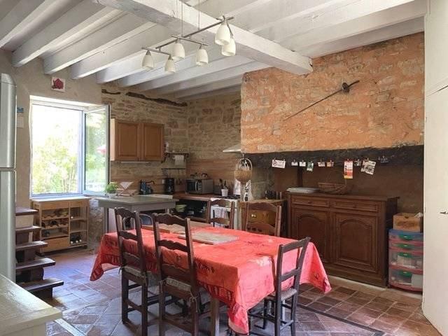 ENSEMBLE EN PIERRE DE CHARME AVEC PISCINE CHAUFFEE 165m² Daglan
