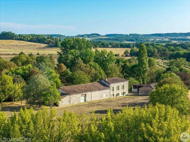 Ensemble en pierre proche de Villeréal 200m² Villeréal