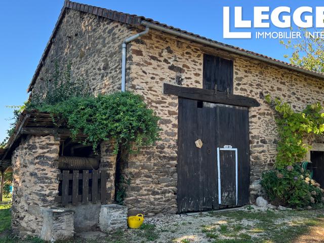 Ensemble idyllique  Maison Principale, Deuxième Maison à rénover, Deux Granges. Terrain 7,088m². Privé & Calme