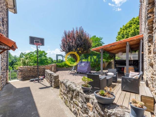Ensemble immobilier, maison 146m2 plus 2 appartements sur