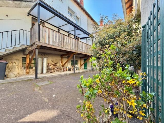 Ensemble Immobilier: Maison + Appartement Independant + Gar. 220m² Charlieu