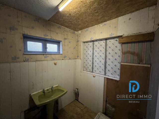 ensemble immobilier maison et hangars