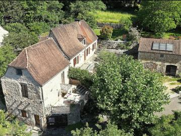 Ensemble immobilier, maison, gîte, annexe, jardin