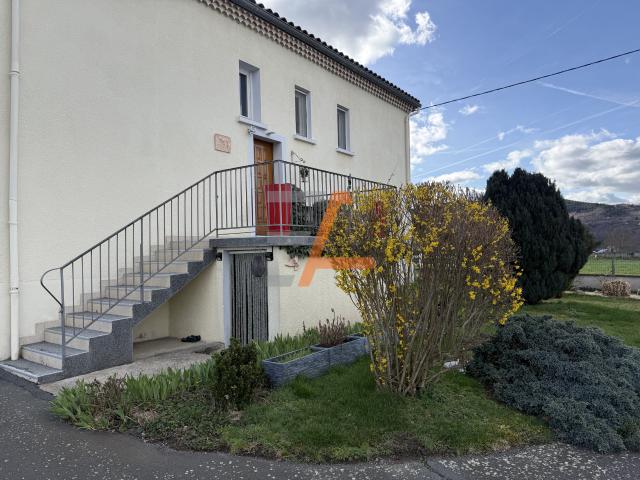 Ensemble immobilier maison + hangar 1000 m2 + salle de réception Coubon