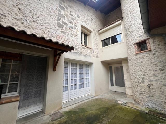 Ensemble immobilier maison + local aménageable en logement Port Ste Marie