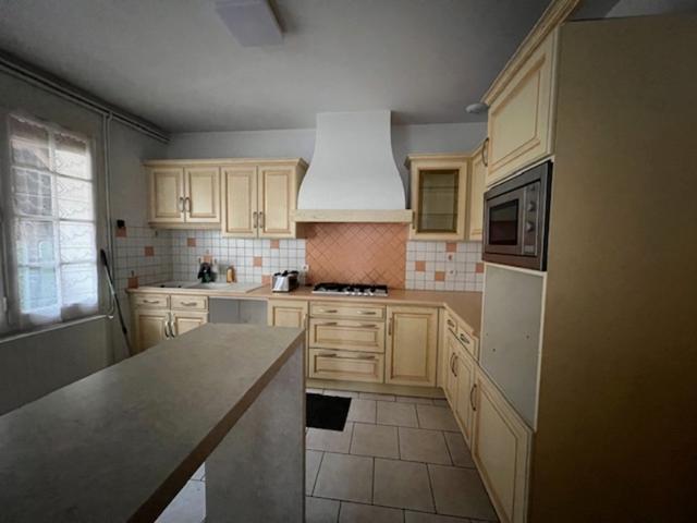 Ensemble immobilier maison + local aménageable en logement Port Ste Marie