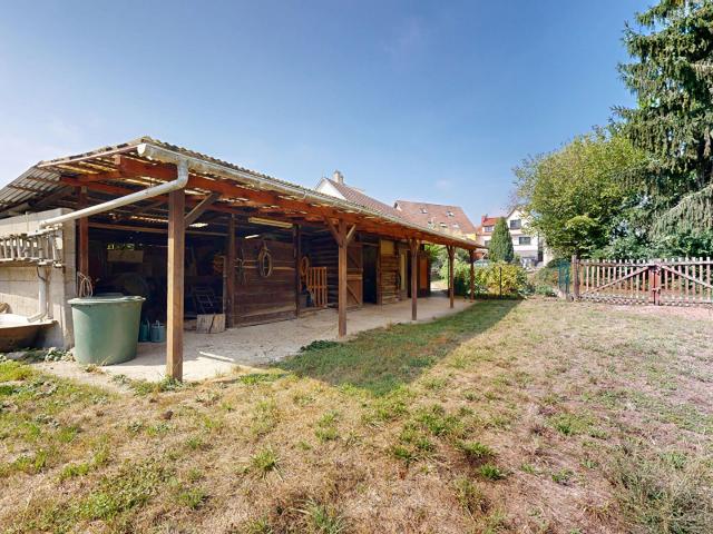 Ensemble immobilier mixte à Vendenheim: habitation, local professionnel loué et grand terrain