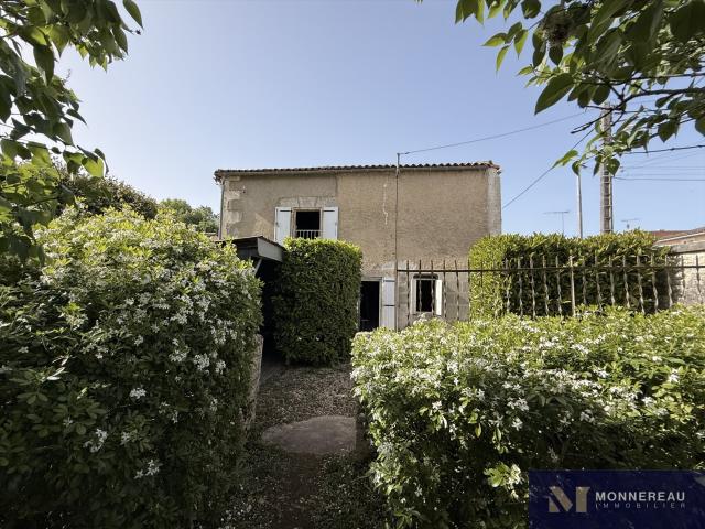 Ensemble Immobilier Au Bord De La Charente 173m² Gond Pontouvre
