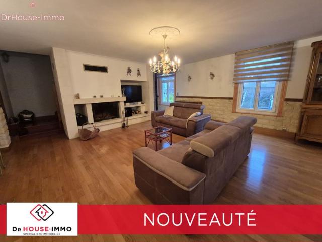 Ensemble immobilier avec 2 cabinets et une habitation