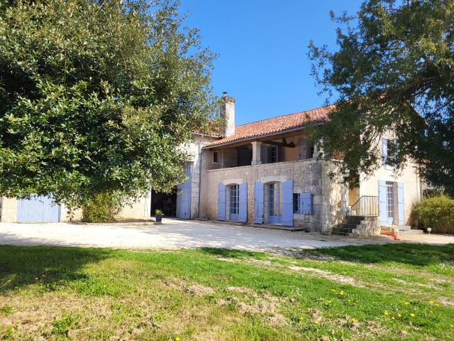 Ensemble immobilier avec 35 hectares