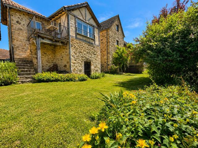 Ensemble immobilier avec activité de gîtes Cadre exceptionne. 157m² Monteils