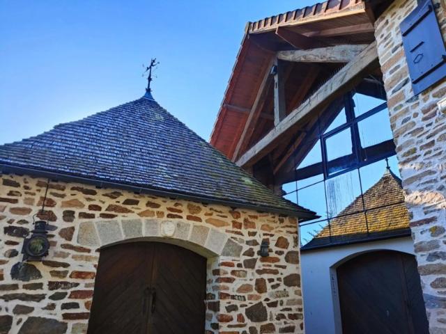 Ensemble immobilier avec gîte, piscine et dépendances