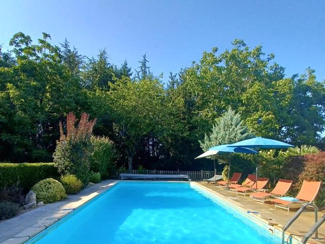 Ensemble Immobilier Avec Deux Gites Piscine 282m² Agris