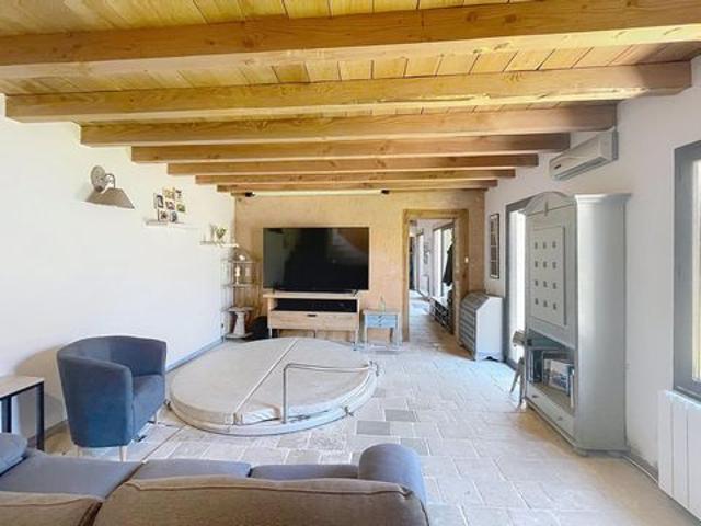 Ensemble immobilier avec deux logements indépendants, gîte, dépendances et piscine