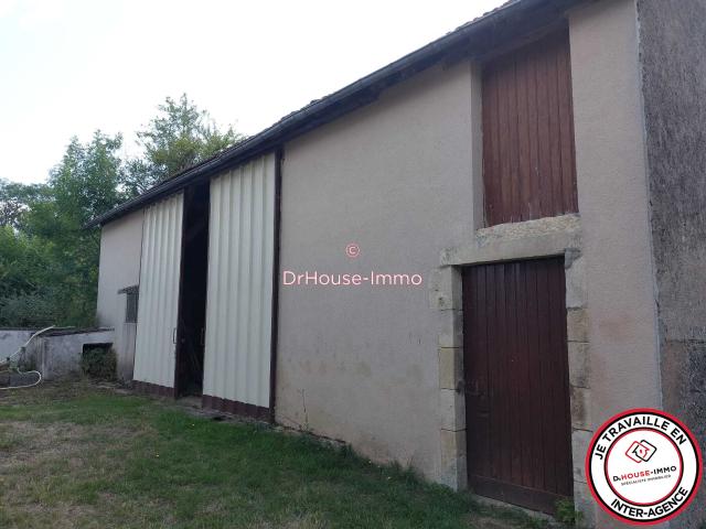 Ensemble immobilier avec deux maisons, dépendances et grand terrain