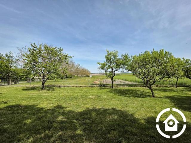 3 maisons + dépendances sur plus d'1 hectare