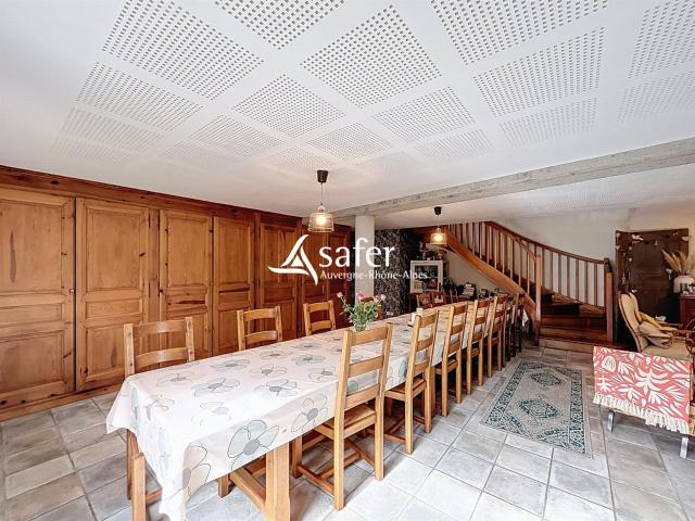 Ensemble immobilier avec hébergements touristiques Saint Jeu. 614m² Saint Jeures