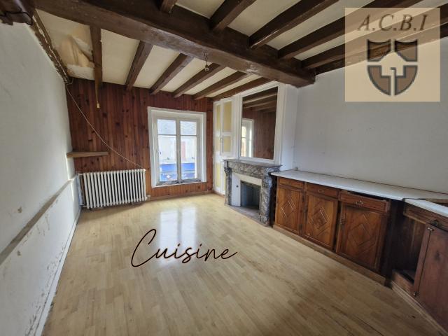 Ensemble immobilier avec local commercial en plein centre ville