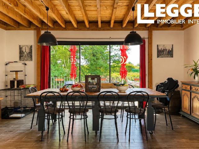 Ensemble immobilier avec maison d’amis, seconde maison indépendante, dépendances et pièce d’eau à Nouans