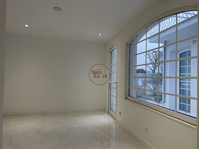 Ensemble immobilier avec maison d'habitation, local commerci. 148m² Angoulême