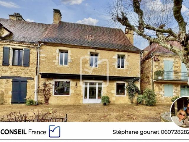 Ensemble immobilier avec Murs et fonds restaurant Stépha
