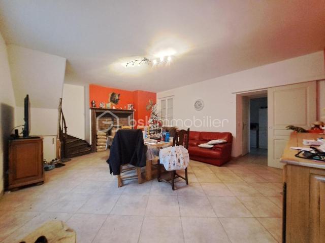 ENSEMBLE IMMOBILIER A 20 MINUTES DU TREPORT ET DE LA MER /35 MINUTES DE LA BAIE DE SOMME, MOINS DE 10 MINUTES D’UN BOURG TOUS COMMERCES, DE L’AUTOROUTE A28 ET ENVIRON 2H30 DE PARIS