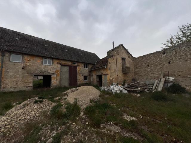 Ensemble immobilier à aménager 2 bâtiments, jusqu’à 3 logements possibles