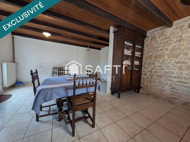 Ensemble immobilier à la campagne