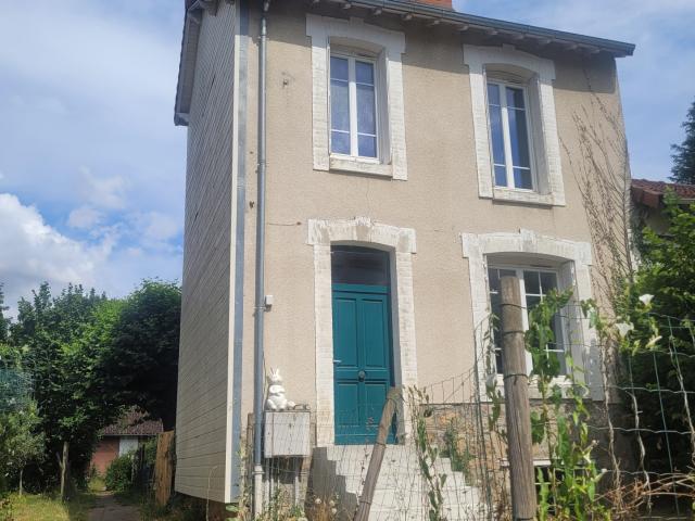 Ensemble immobilier à LIMOGES comprenant deux maisons une louée et une vide sur une belle parcelle de 840 m2