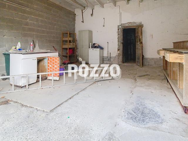 Ensemble immobilier à réhabiliter à Quettehou, 5 pièces avec jardin clos en centre ville